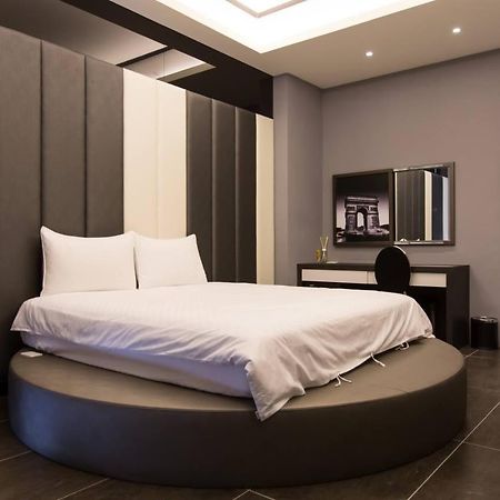 Bookline B&B Kota Hualien Bagian luar foto