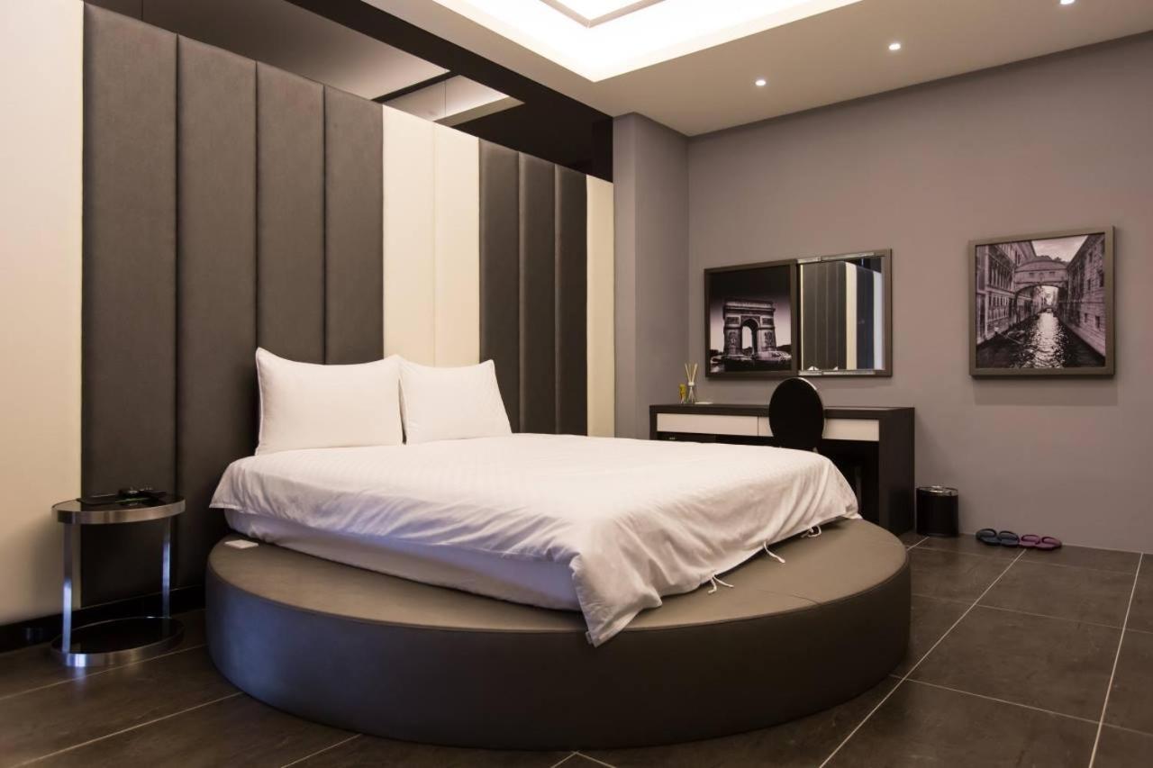 Bookline B&B Kota Hualien Bagian luar foto